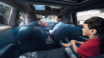 OMC monitors and detects the entire vehicle interior by means of an image processing algorithm.