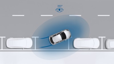 The parking aid assists the driver with audiovisual signals. Emergency braking is supported at excessively high parking speeds. 