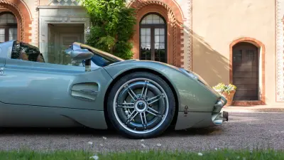 Side view of the Pagani Utopia Roadster, highlighting its design and wheel.