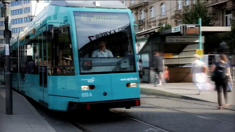 Kollisionswarnsystem für Stadt- und Straßenbahnen